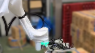 協働ロボットによるパレタイズ業務の自動化事例